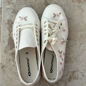 Floral shoes never worn